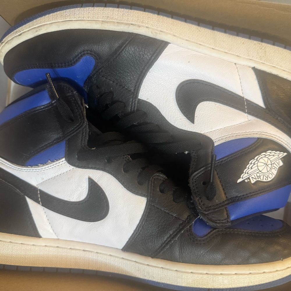 Jordan Men's Black, White, and Blue Sneakers